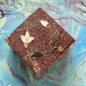 VTG Hand Carved Stone Mother of Pearl Inlay Floral Trinket Box/Art Piece